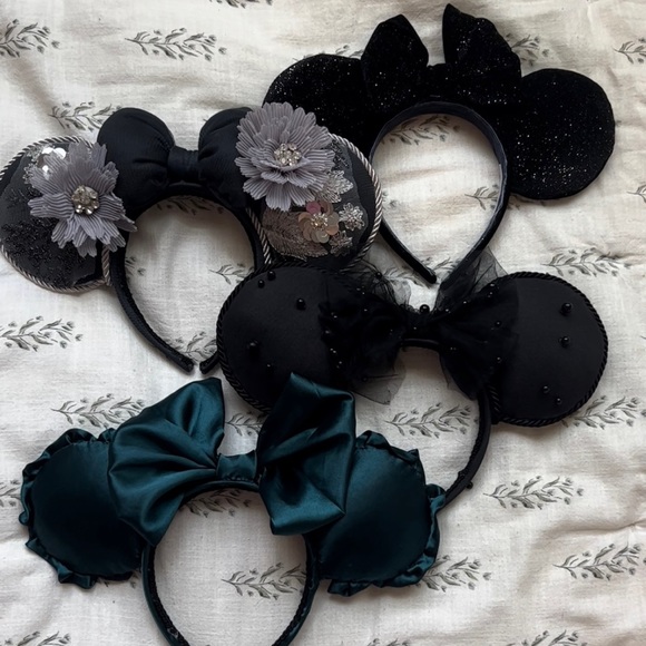 Lot of 4 Mickey/Minnie Mouse Ears, Small Shop, Handmade, Disney World Disneyland - Picture 1 of 1